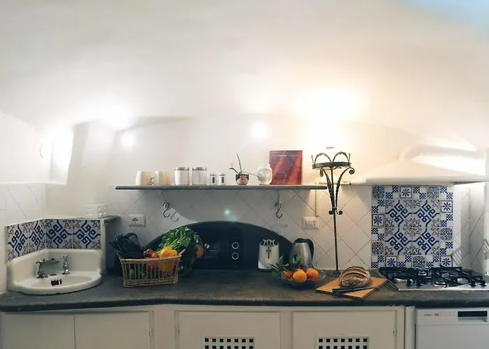 Spacious & Quiet Miracle In Trastevere *