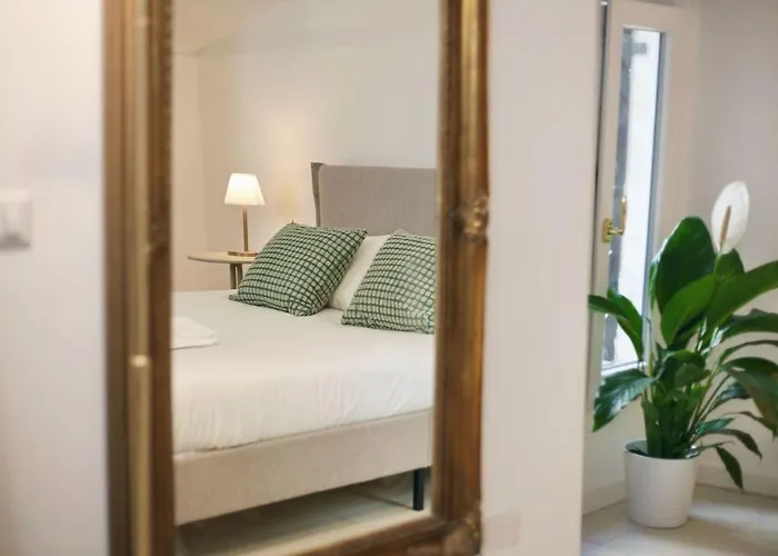 Spacious & Quiet Miracle In Trastevere *